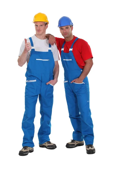 Zwei männliche Bauarbeiter standen zusammen — Stockfoto