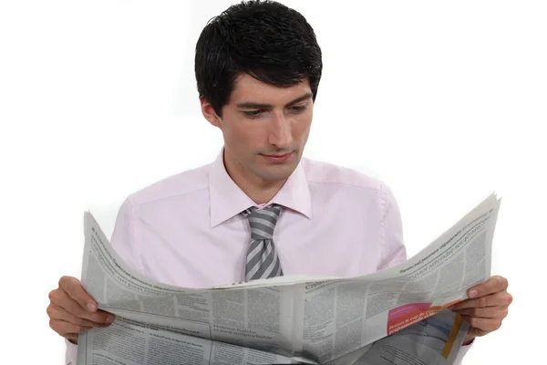 Empresario leyendo periódico —  Fotos de Stock