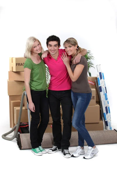 Tre housemates flyttar — Stockfoto