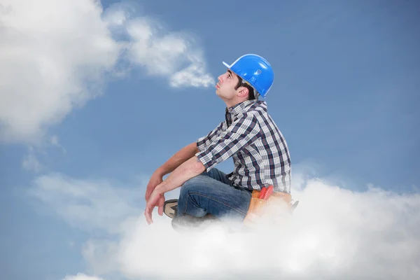 구름에 앉아 노동자 — 스톡 사진