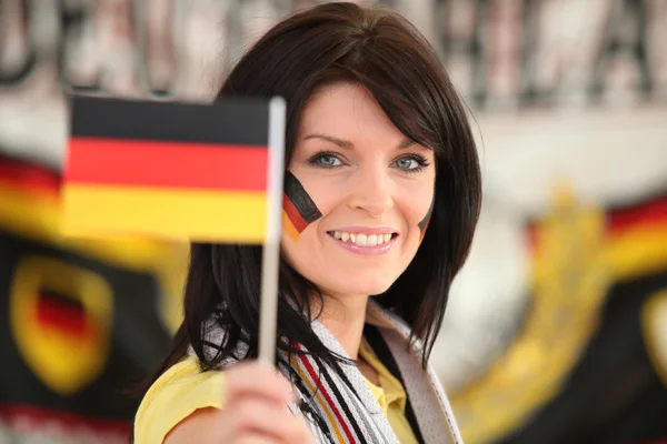 Γυναίκα που υποστηρίζει η γερμανική ποδοσφαιρική ομάδα — Φωτογραφία Αρχείου