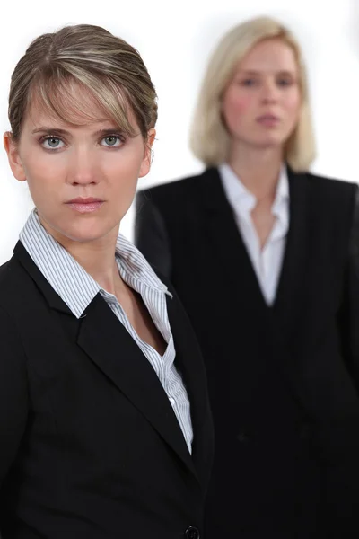 Mulheres de negócios graves — Fotografia de Stock