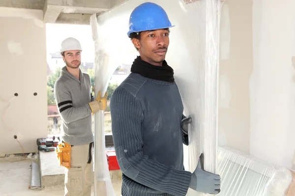 Workers carrying glass — Stock Photo, Image