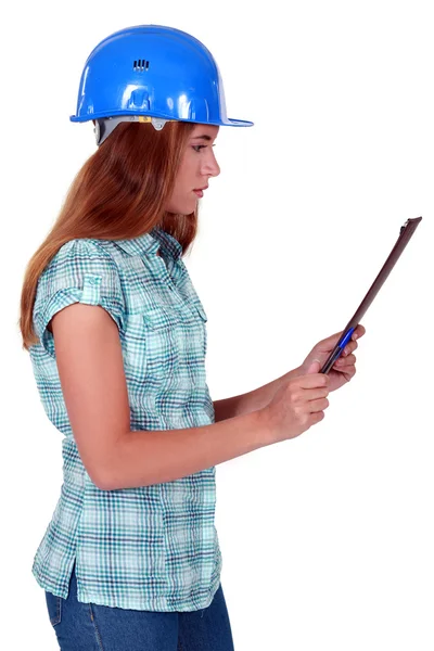 Tradeswoman looking at a clipboard — Stock Photo, Image