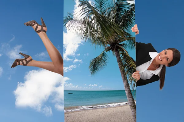 Fotomontage van jonge vrouw met strand landschap — Stockfoto