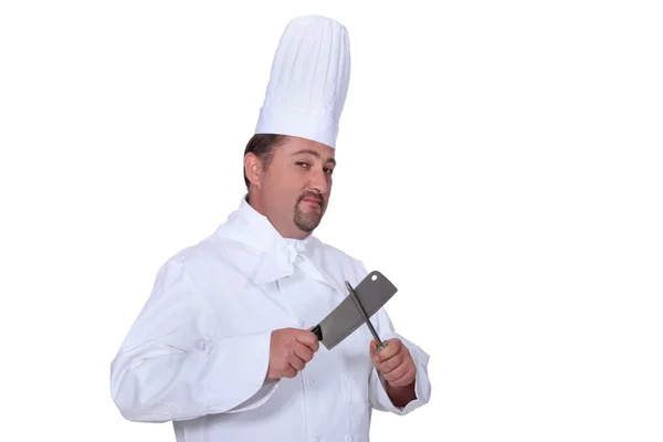 Chef afiando uma faca — Fotografia de Stock