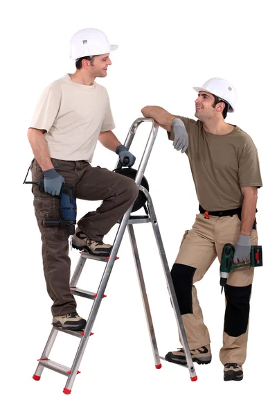 两个体力工人站在电动钻 — 图库照片