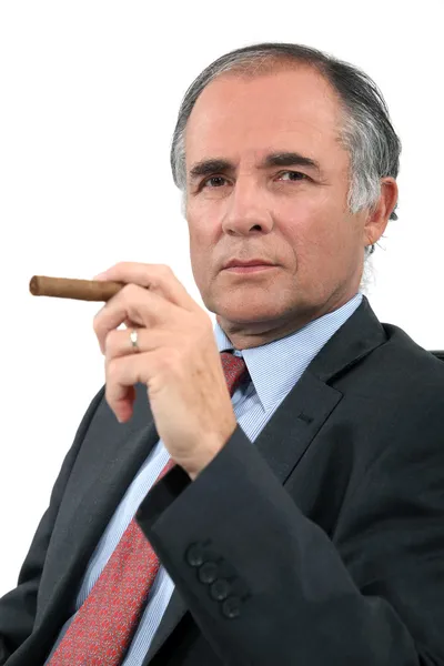 Executive met een sigaar — Stockfoto
