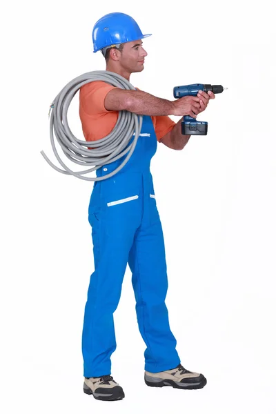 Eletricista com uma broca — Fotografia de Stock