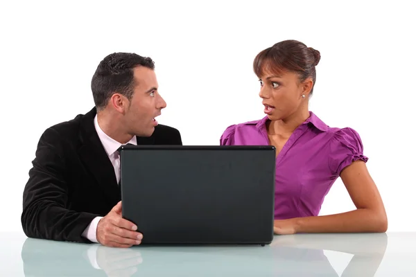 Business couple shocked at their laptop — Stock Photo, Image