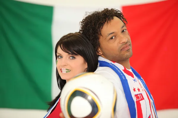 Couple of Italian soccer fans stood back to back — Stock Photo, Image