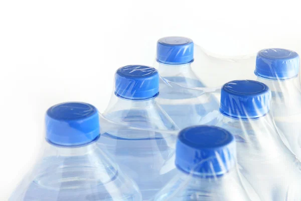 ペットボトルの水のパック — ストック写真