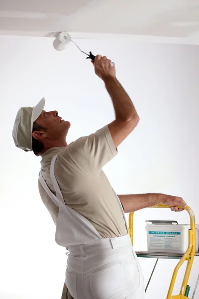 Painter using roller on ceiling — Stock Photo, Image