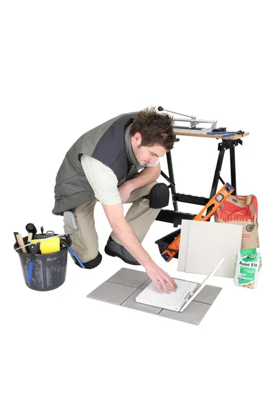 Tile cutter with laptop — Stock Photo, Image