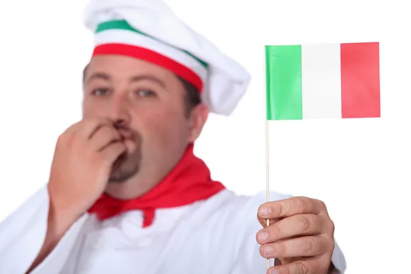 Шеф-повар держит итальянский флаг — стоковое фото