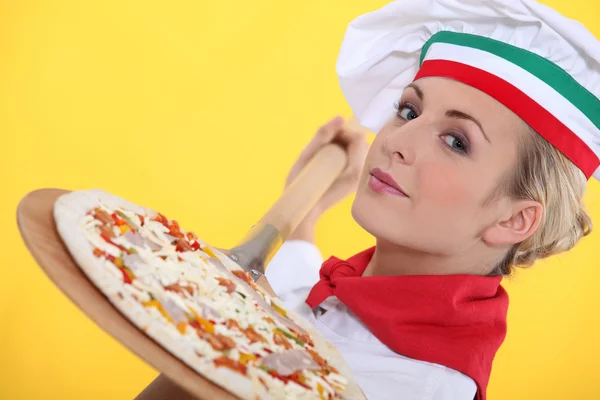 Şef pizza yapma — Stok fotoğraf