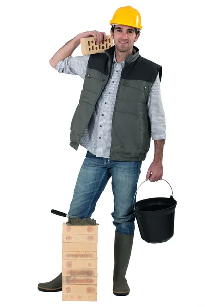Bricklayer carrying bucket — Stock Photo, Image