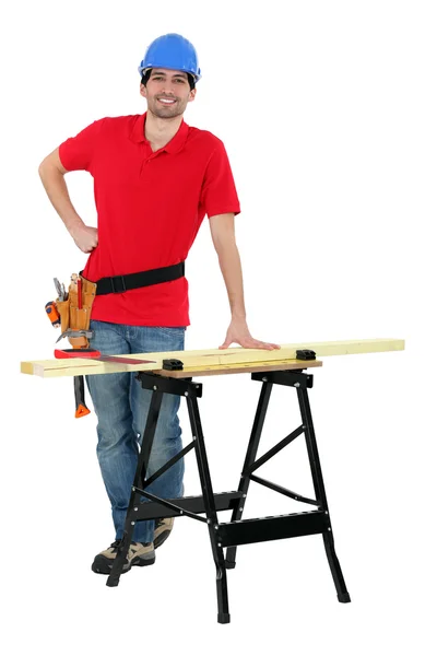 Tischler, der Holz schneidet — Stockfoto