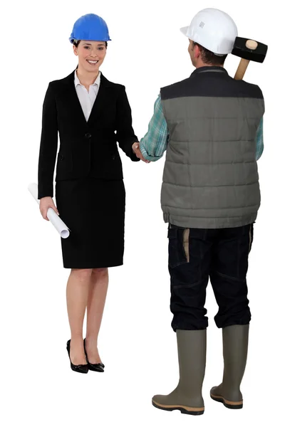 Craftsman and businesswoman shaking hands — Stock Photo, Image