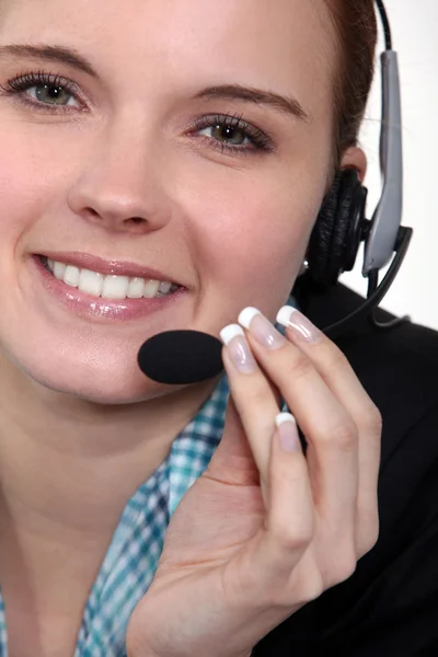 Close-up shot van een call centrum agent — Stockfoto