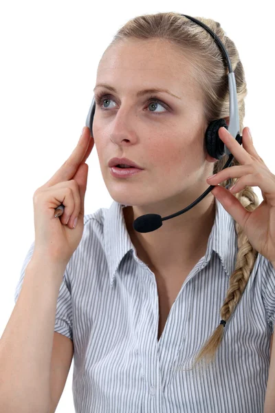 Female call-center worker taking a call from customer — Stock Photo, Image