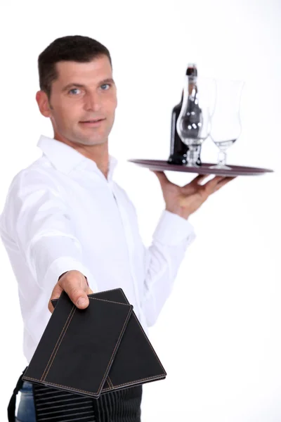Kellner hält Tablett in der Hand, Studioaufnahme — Stockfoto