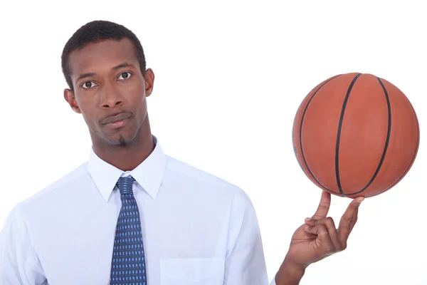 Hombre sosteniendo baloncesto —  Fotos de Stock