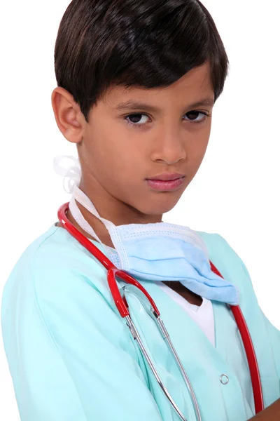Jonge jongen voorwenden om een arts — Stockfoto