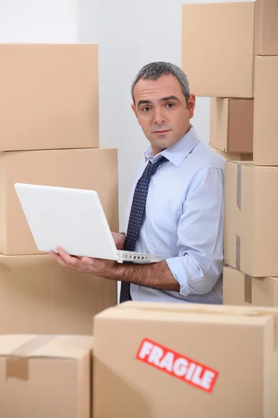 Man moving boxes — Stock Photo, Image