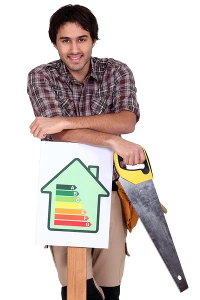 Tvůrce s pilou a dům energetické hodnocení znamení — Stock fotografie