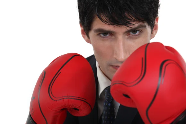 Homem de negócios com luvas de boxe. — Fotografia de Stock