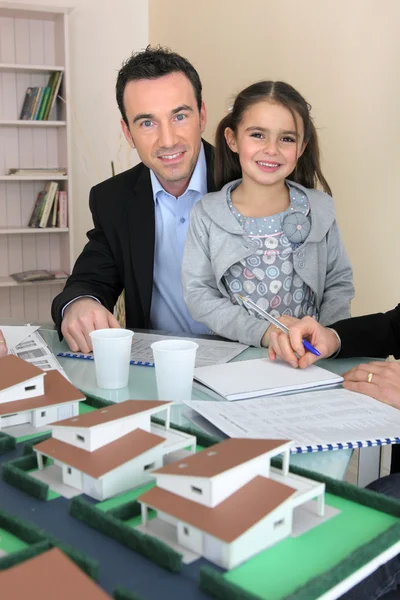 Vader en dochter in architect firma — Stockfoto