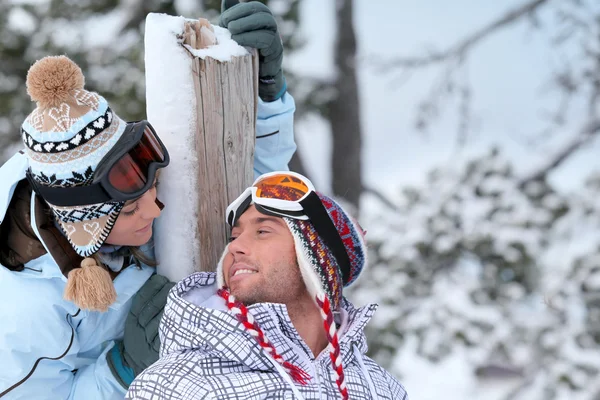 Couple stood in the ski-wear — Stock Photo, Image