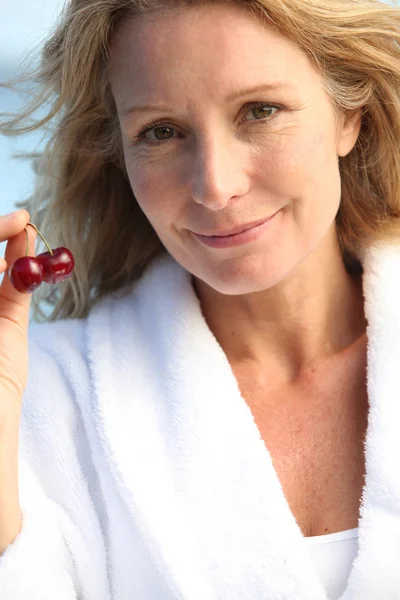 Woman with two cherries — Stock Photo, Image