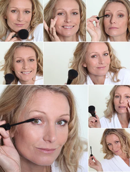 Blond woman applying makeup — Stock Photo, Image