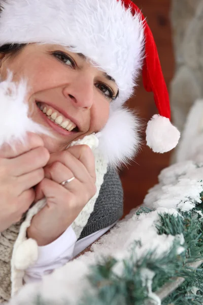 Fröhliche Frau zu Weihnachten — Stockfoto