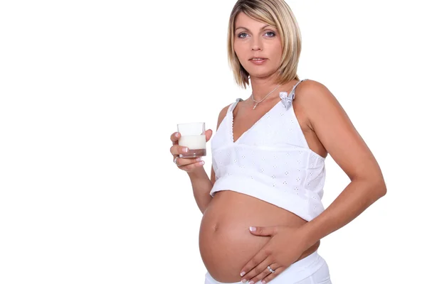 Pregnant woman drinking milk — Stock Photo, Image