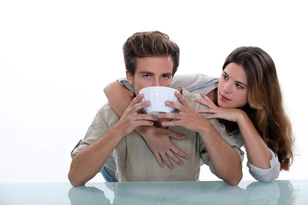 Couple with large bowl of coffee — Stock Photo, Image