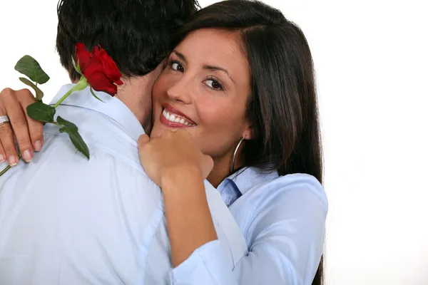 Par med rose i handen — Stockfoto