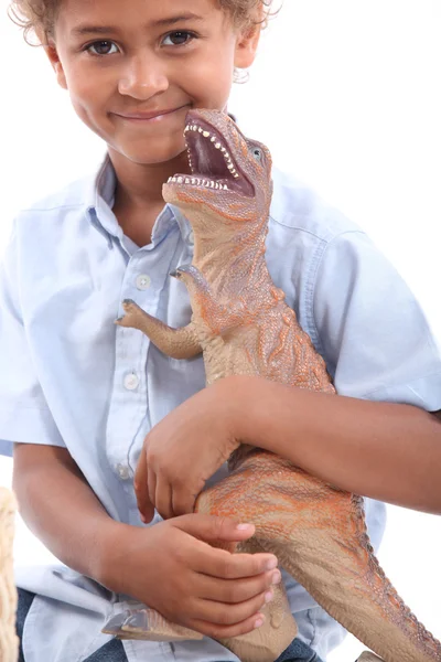 Niño jugando con dinosaurio de juguete — Foto de Stock