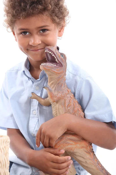 Malý chlapec s hračku dinosaura — Stock fotografie