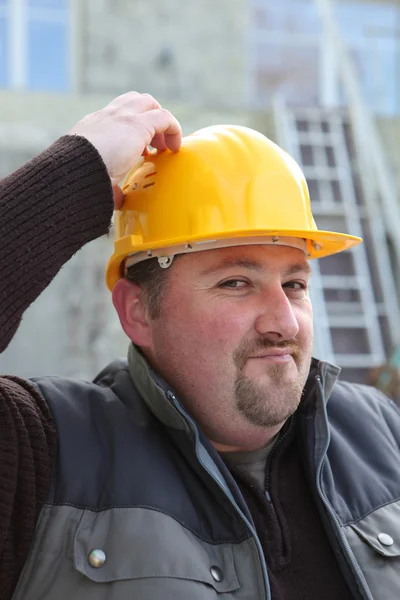 Builder scratching his head — Stock Photo, Image