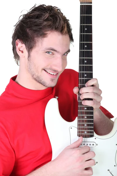 Joven tocando la guitarra — Foto de Stock