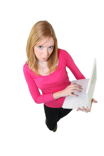 Junge Frau hält ihren Laptop — Stockfoto