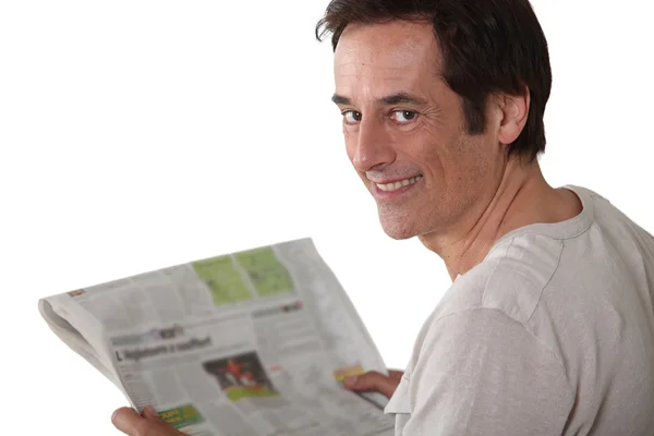 Hombre feliz leyendo periódico . — Foto de Stock