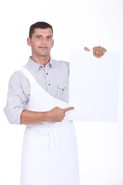 Açougueiro mostrando um painel branco — Fotografia de Stock