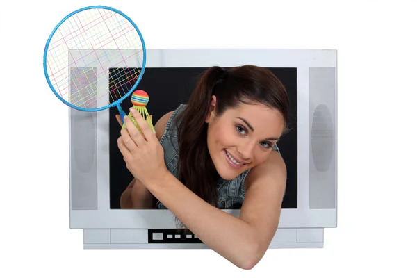 Tjej i TV-skärmen med badmintonracketen — Stockfoto
