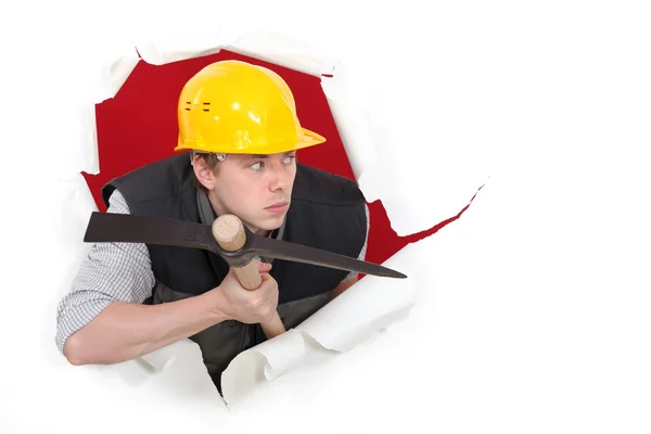Trabajador de la construcción con un pico — Foto de Stock