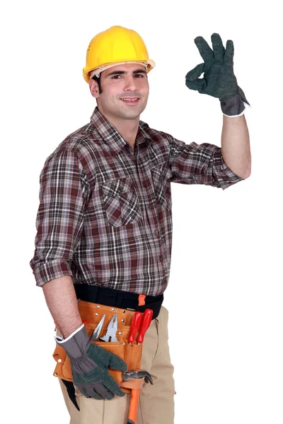 Trabalhador da construção civil que dá o seu sinal de aprovação — Fotografia de Stock