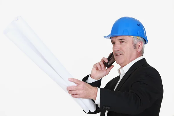 Grey-haired architect with plans — Stock Photo, Image